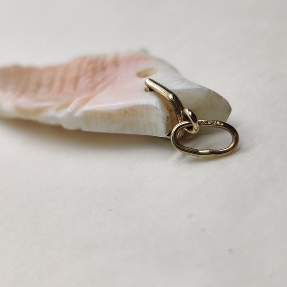 Vintage Antique? Undyed Conch Shell fish pendant 14K Gold🐟 - Picture 12 of 16